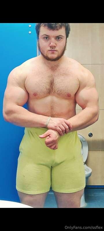 MASSIVE MUSCLE MONSTER