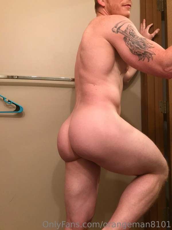 Love taking pics of my round ass