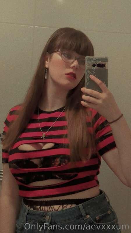 boob window