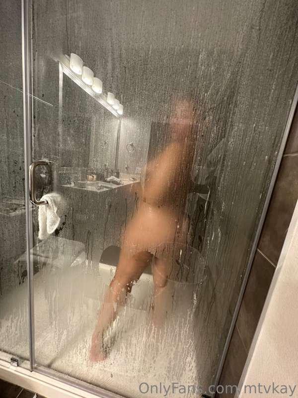 SOLO ! Watch me shower and twerk naked up close 😊 wish you w..