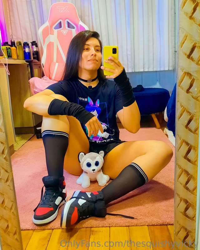 thesquishyvicky image #2