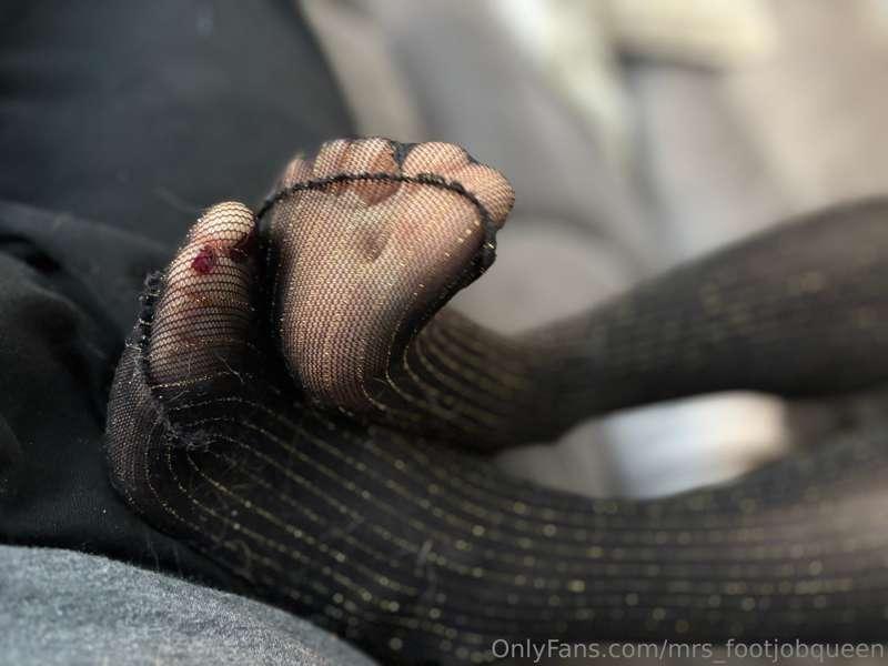 mrs_footjobqueen image #2
