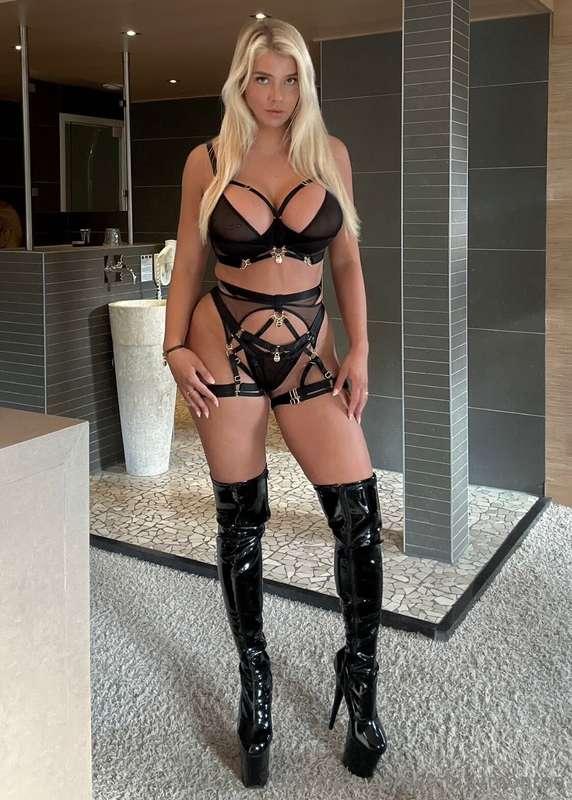 Dangerous woman😈