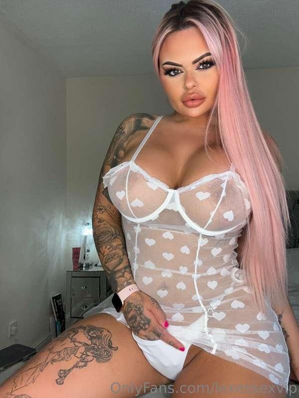 Put your hand down my panties 🙊💗