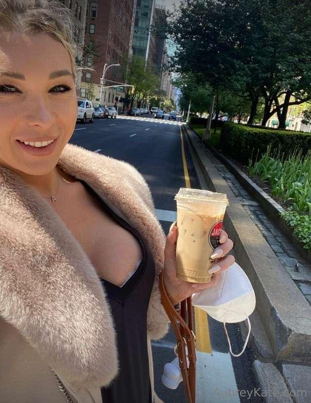 I can bring you coffee if you make me cum 🤤💦