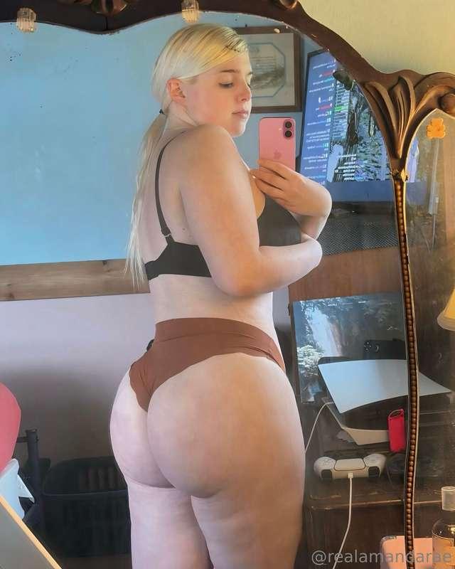 realamandarae image #0