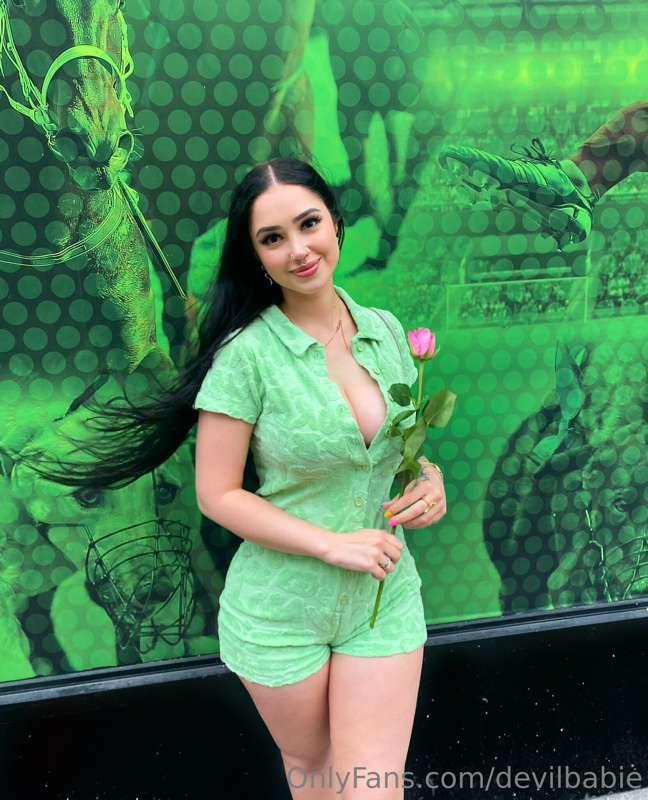 the color green 💚☘️