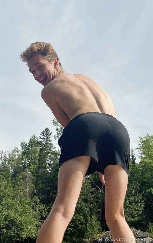 swipe to take off my shorts😍😈