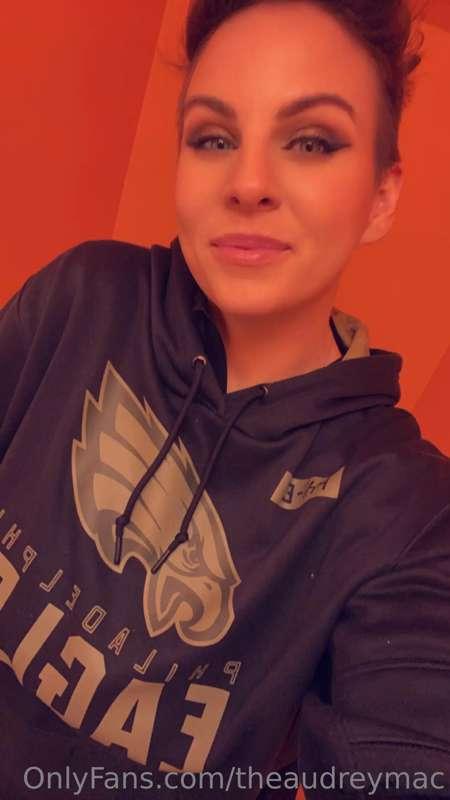 Lil bathroom selfie before the game!! go birds!!