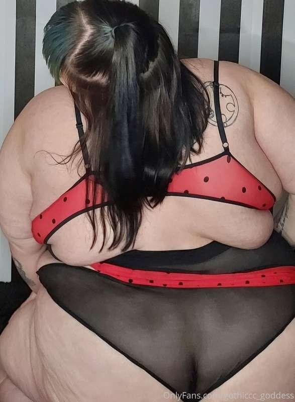 Who loves back rolls?🥰