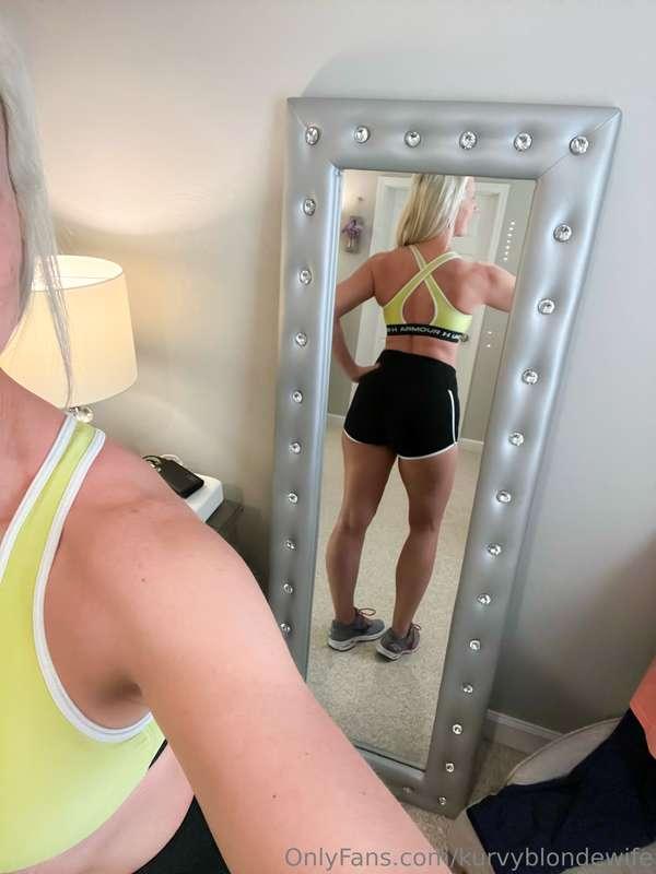 kurvyblondewife image #20