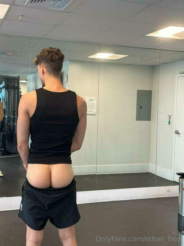 Wdyd in this situation? 😜 🍑