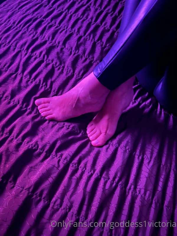 Some feet for you <3