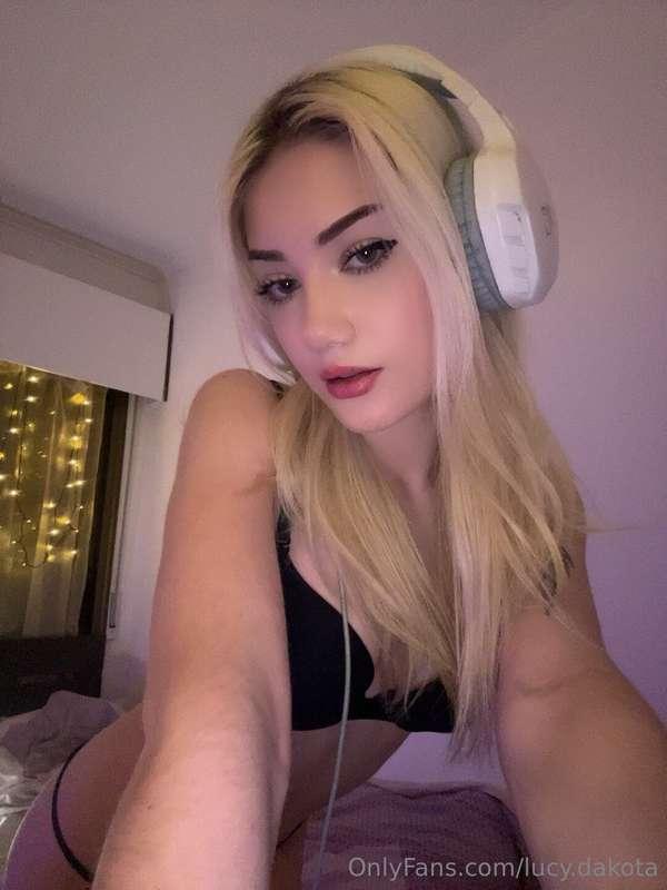 i think my headset is about to break😂 have been using it for..