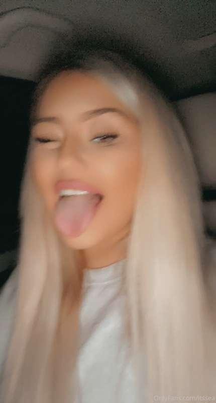😜
