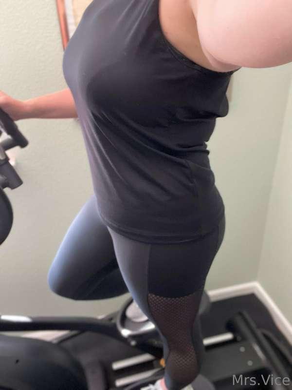 Getting my workout on in my new sports bra (thanks to a very..