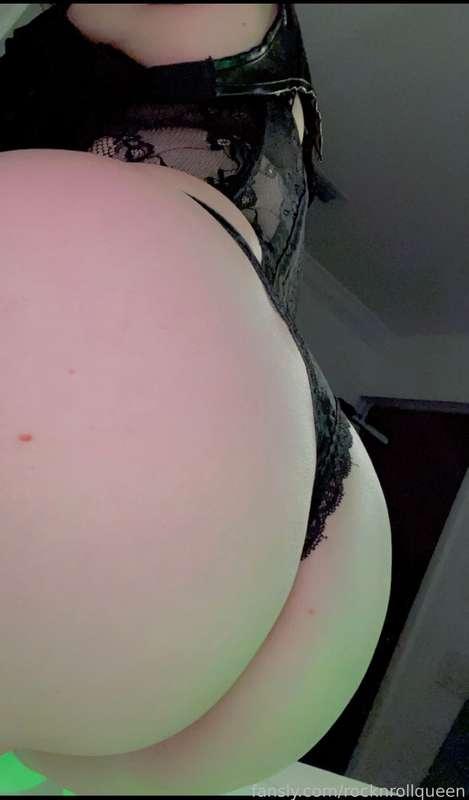 rocknrollqueen image #1