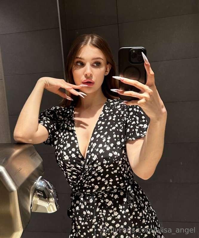 You should be here right now @alice.hill💥Cute girl @alice.hi..
