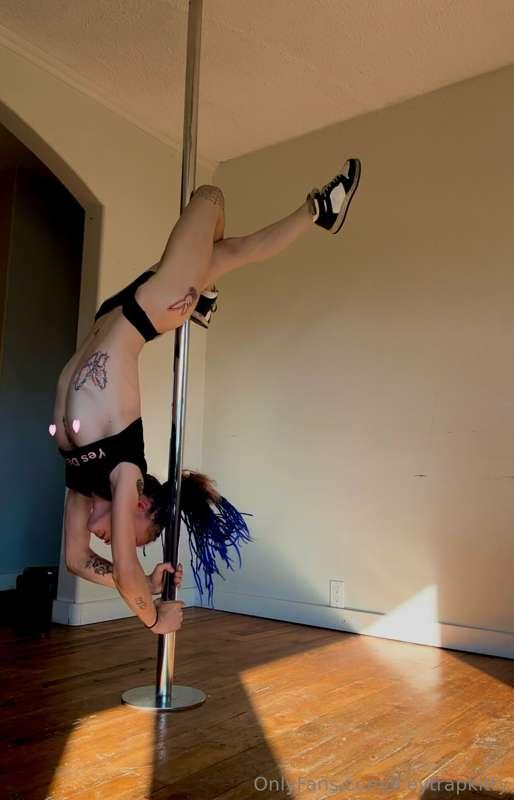 Should I post a Halloween pole video soon 🤔🎃