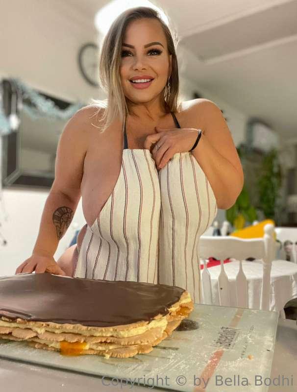 Baking -  bare boobs on my Premium page!
@bellabodhivip