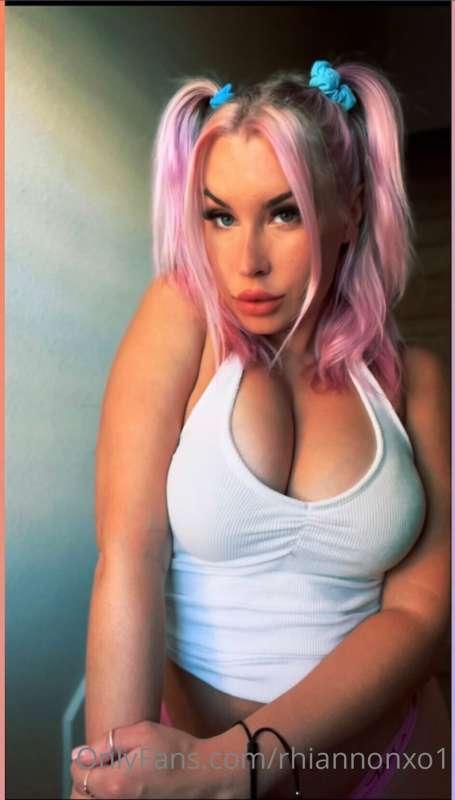 Lass mich dir etwas zeigen, das rosa ist 💕 or maybe wet?..  ..