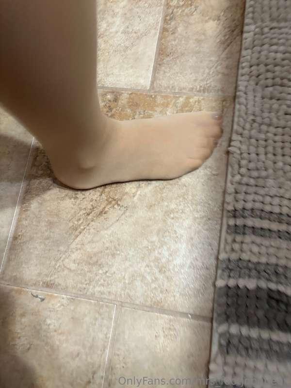 mrs_footjobqueen image #17