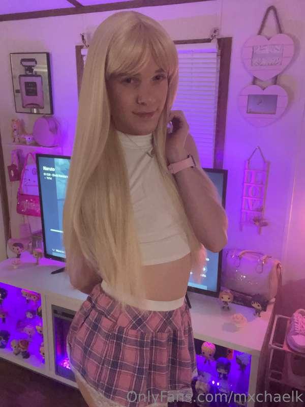some pics i took in my mini skirt