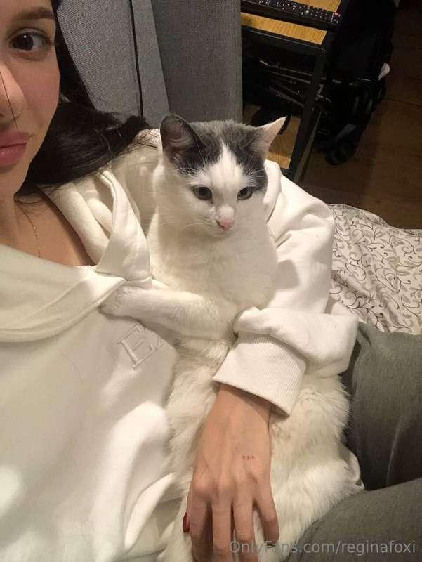 Nothing is more relaxing than cuddling with my cat. 🐱✨