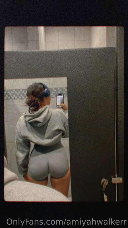 Working out makes me so wet 🤍💦. 
If you saw this ass in the ..