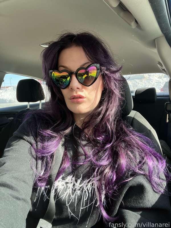 My hair looks amazing today 😍

#fyp #purplehair #curlyhair #curls #sunglasses #selfie #alternative #altgirl #goth #gothgirl