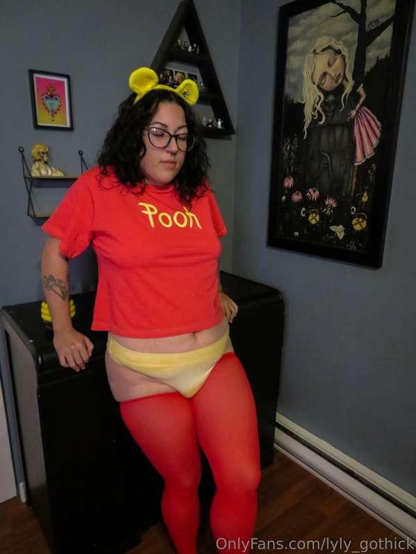 Halloweek 2023 Day 5
Winnie the Pooh 🧸🍯
(Free videos/photos ..