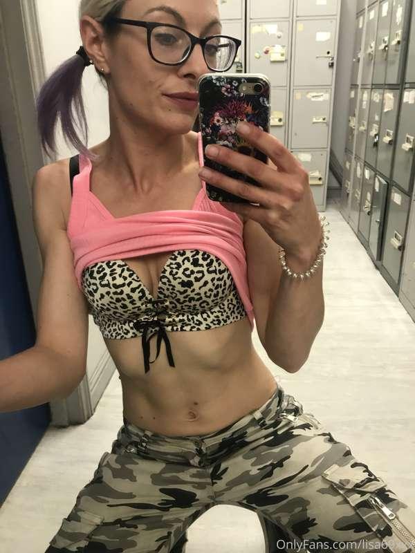 Camouflage trousers and pink panties 💚