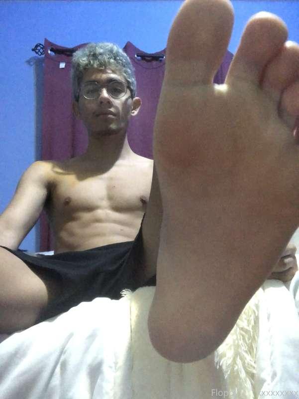 Some foot pics for the feet lovers