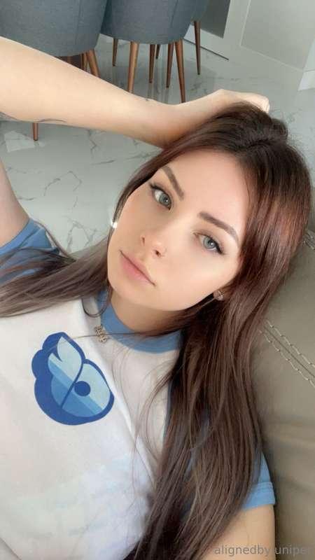 I love this tee! I gotta get some more OF merch 🦋
@onlyfans ..