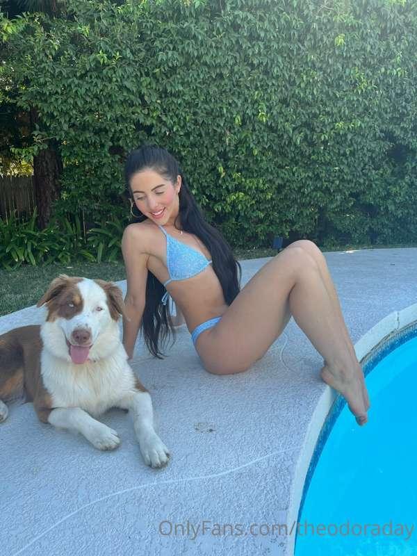 poolside is my vibeeee