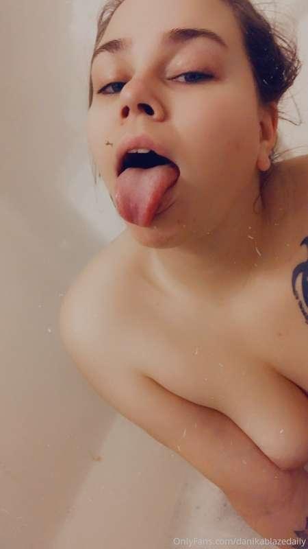 Cum bathe with me please, I saved a spot just for you. https..
