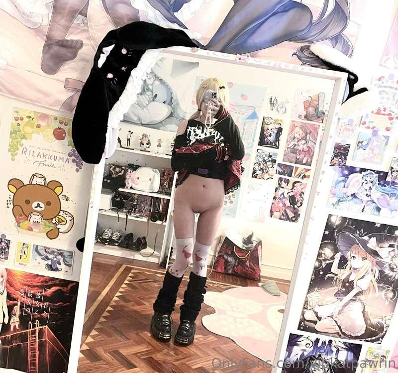 <3