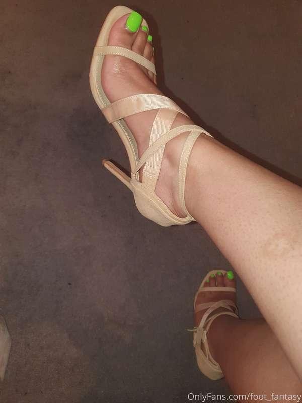 Nude heels neon toes