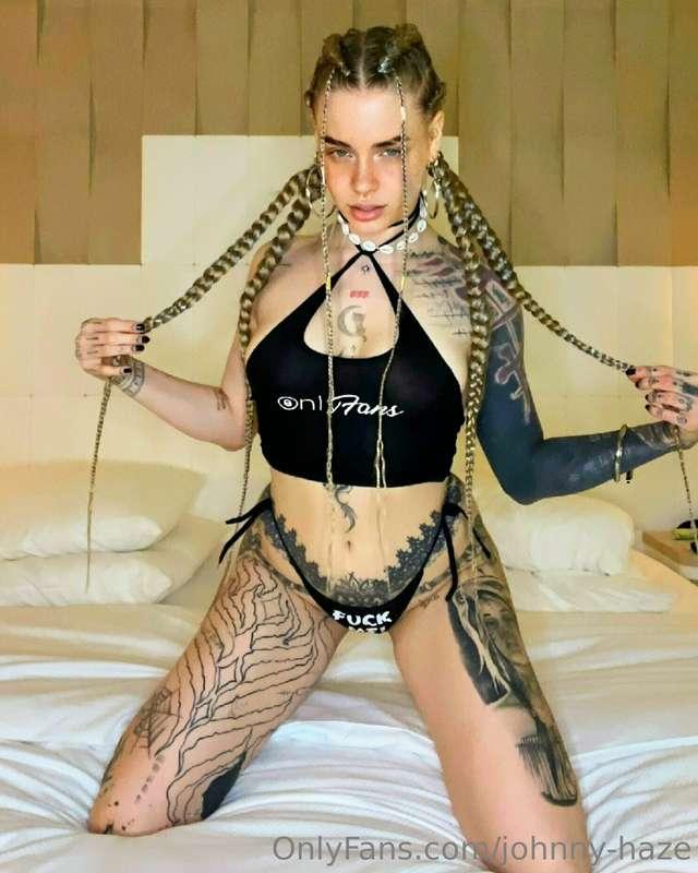 ***Brand new Sextape*** 📼 with @biondaliona is available now..