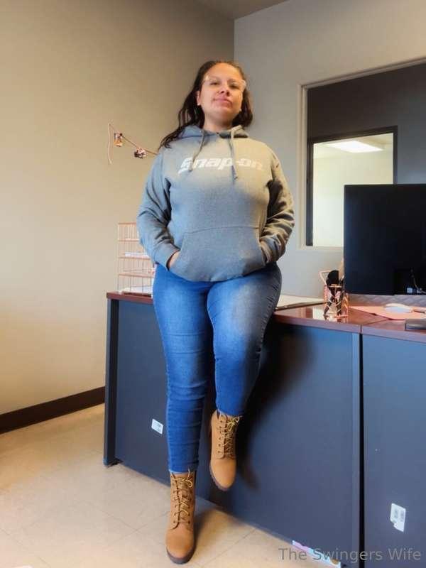 Here’s a peek at my everyday look 👀 Y’all usually see me don..