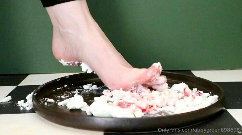Crush some meringues today loved how it melted between my ho..