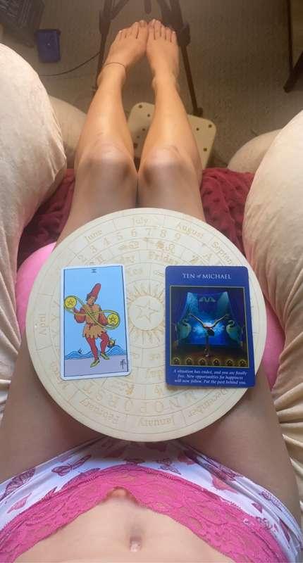 TODAYS TAROT READING FOR OCTOBER 6th 2021  In the Two of Pen..