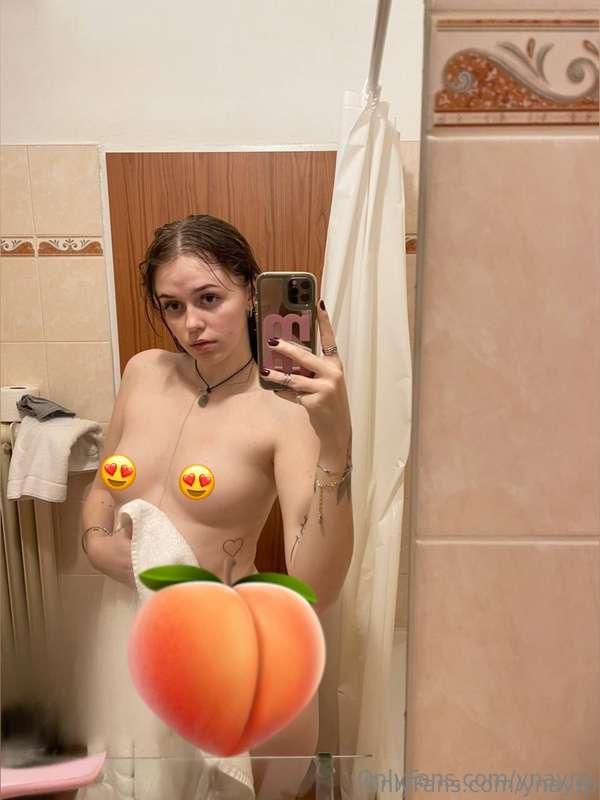 Oops. I got a little bit wet. You don't mind that, do yah?😍🍑..