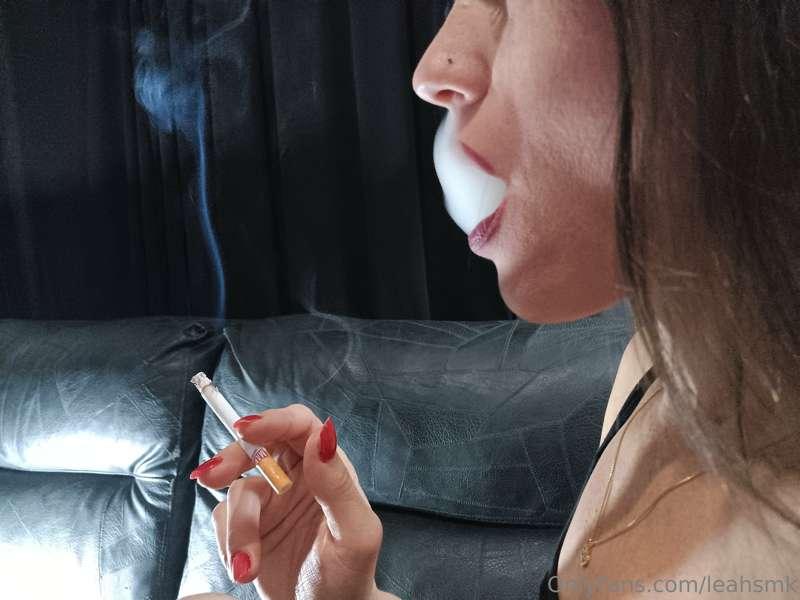 These beautiful close-up photos of me smoking red marlboros ..