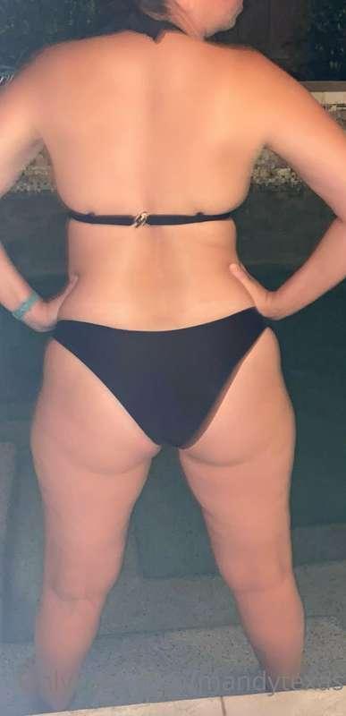 Would you like me as your neighbor this summer? 🏊‍♀️