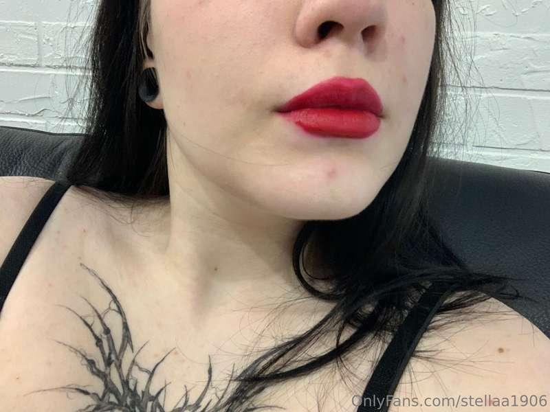 A close-up of my lips 👄💋 Write me if you like it… or want a ..