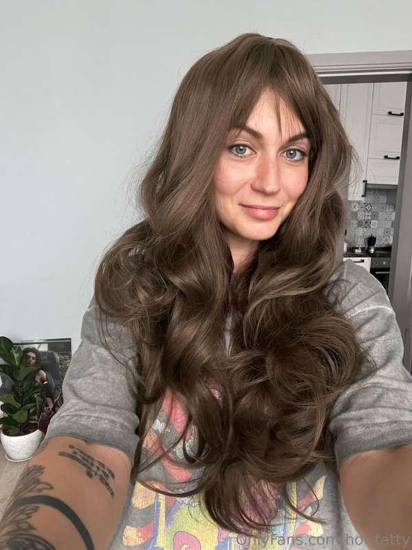 Hmm🤔today I wore these 2 wigs again to ask you a question🤭 w..