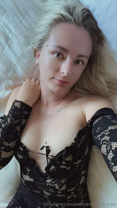 I absolutely love this black lace set!! 🖤