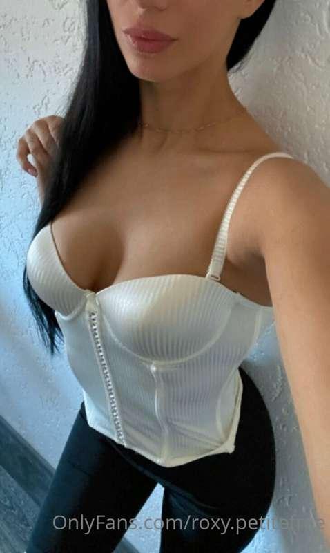 Check my premium profile babes @roxy.petite