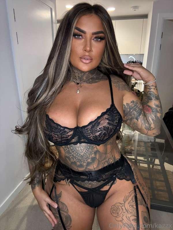 Sleek, sexy, and sophisticated 🖤 💦